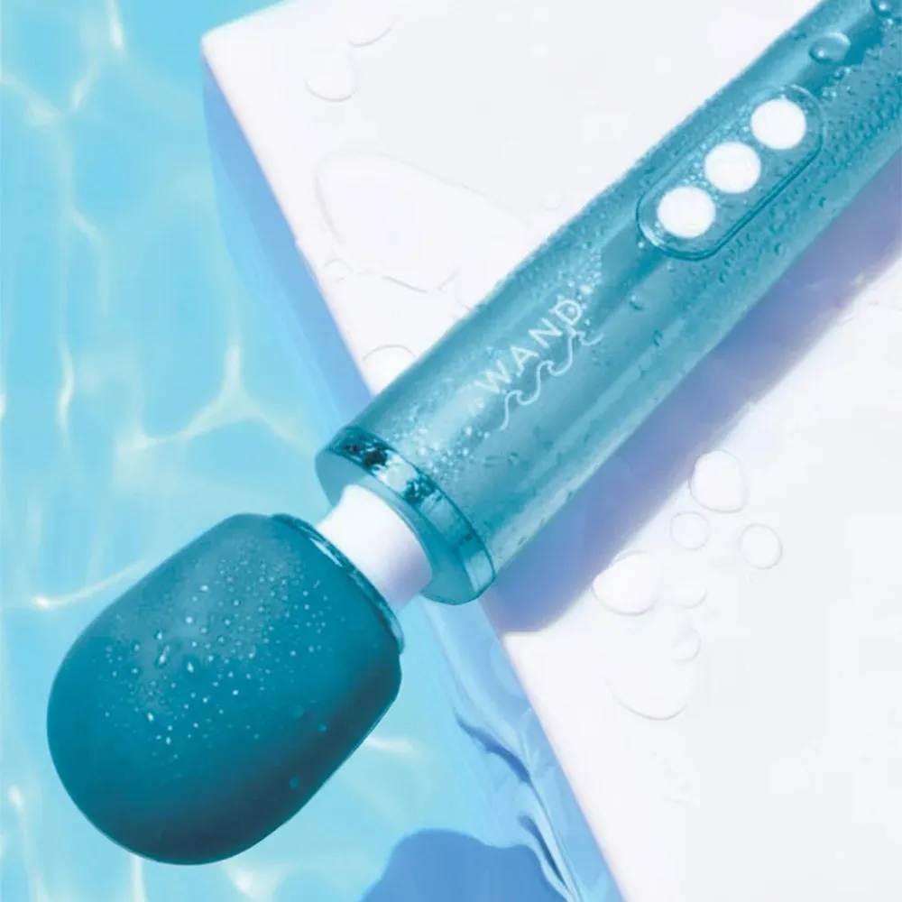 Le Wand Dive Submersible Rechargeable Vibrating Massager