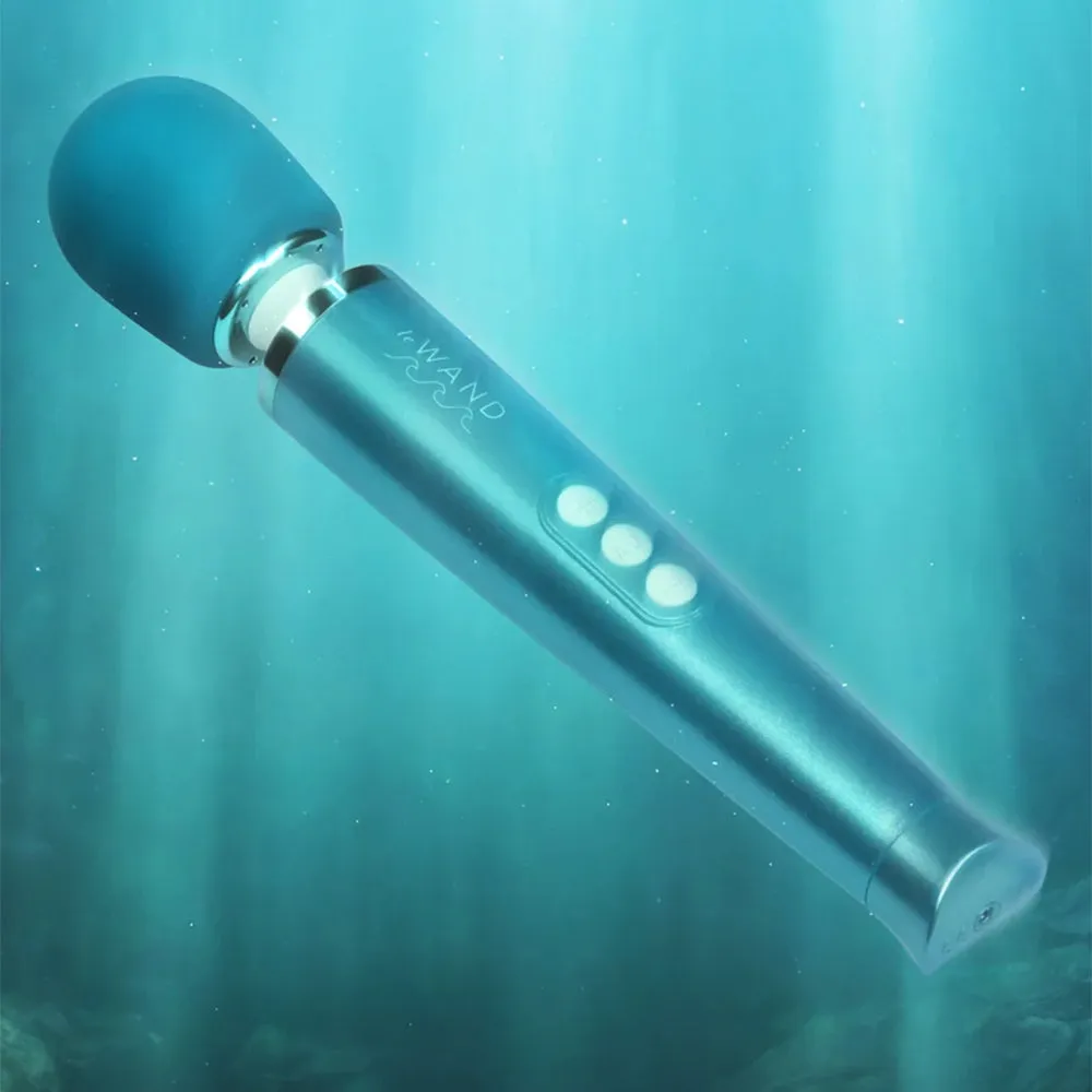Le Wand Dive Submersible Rechargeable Vibrating Massager
